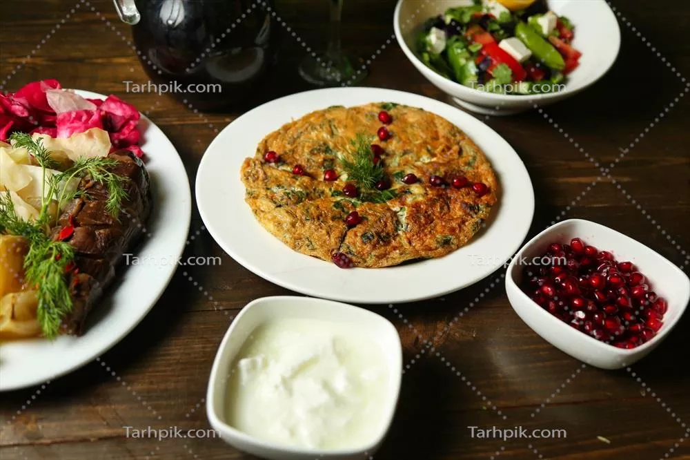 غذاهای سنتی گرجی بر روی یک میز چوبی با طراحی زیبا