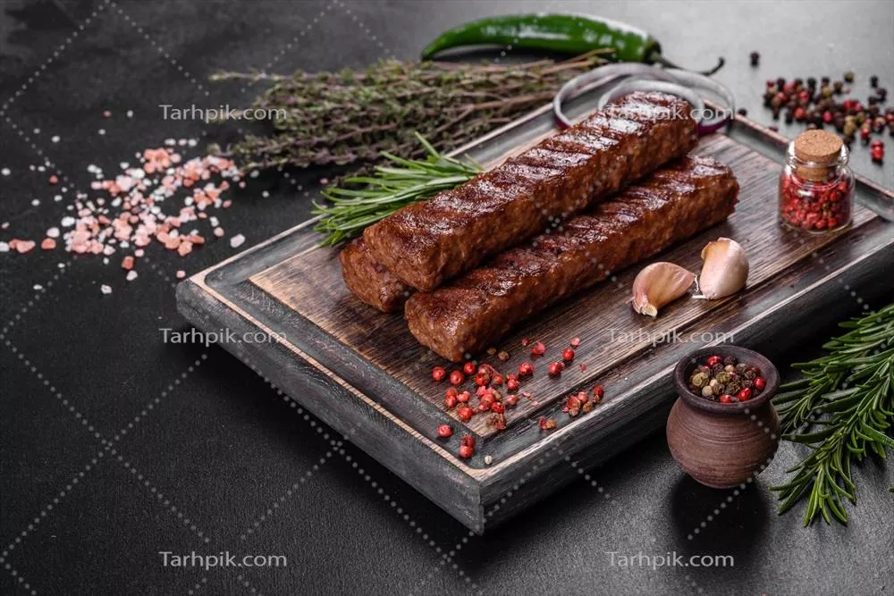 کباب تازه و خوشمزه کبابی با ادویه ها و گیاهان معطر