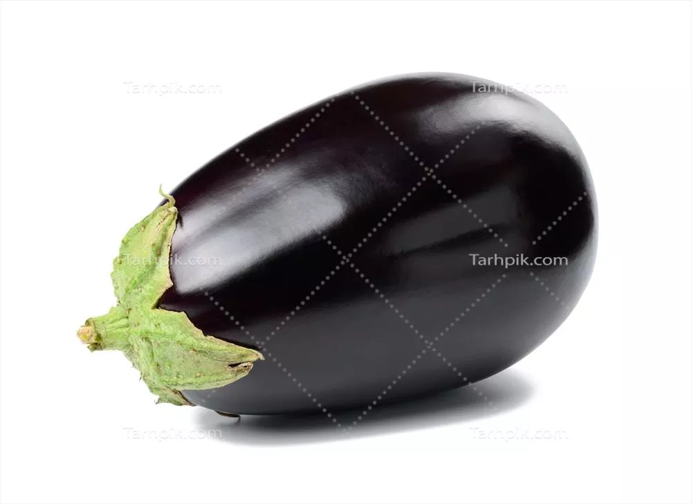 بادمجان آبی رسیده و تازه، جدا شده بر روی پسزمینه سفید