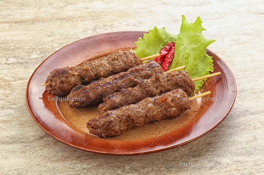کباب کوبیده با گوشت چرخ کرده روی سیخ - طعمی لذیذ و متفاوت