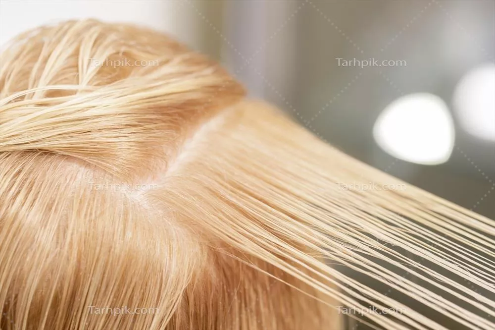 مدل مویی با تقسیم‌بندی دقیق برای کوتاهی و رنگ‌کردن موها