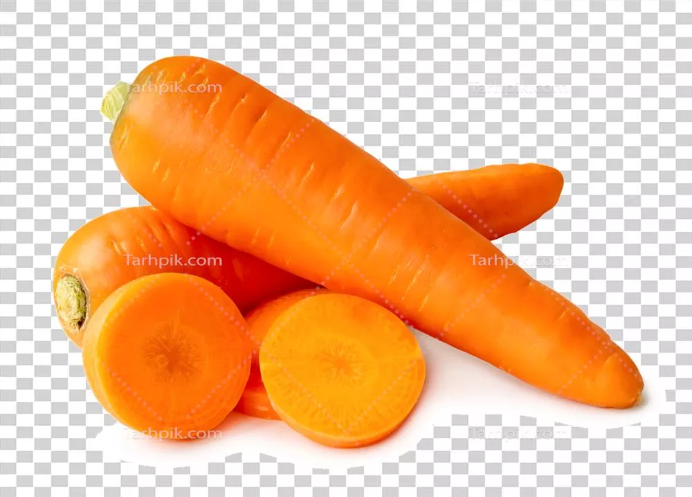 کاروت‌های نارنجی زیبا با برش‌های مرتب در نمای جلو و زمینه شفاف