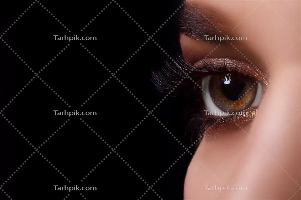 روش نصب اکستنشن مژه به زنان با مژه های بلند و زیبای مصنوعی