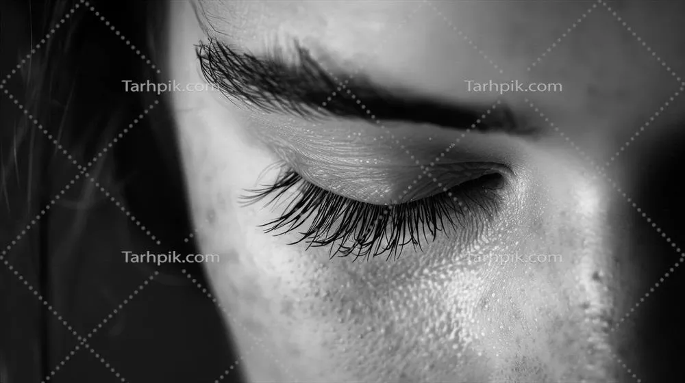 زمانی که او چشمانش را بست، سایههای کمرنگ مژههای بلندش بر روی صورتش رقصیدند