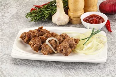 کباب گوشت گوساله با پیاز و گوشت چرخ‌کرده لذیذ و مغذی