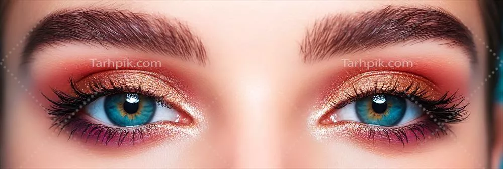 نزدیک نمایی از دو چشم آبی با سایه چشم طلایی و مژههای بلند