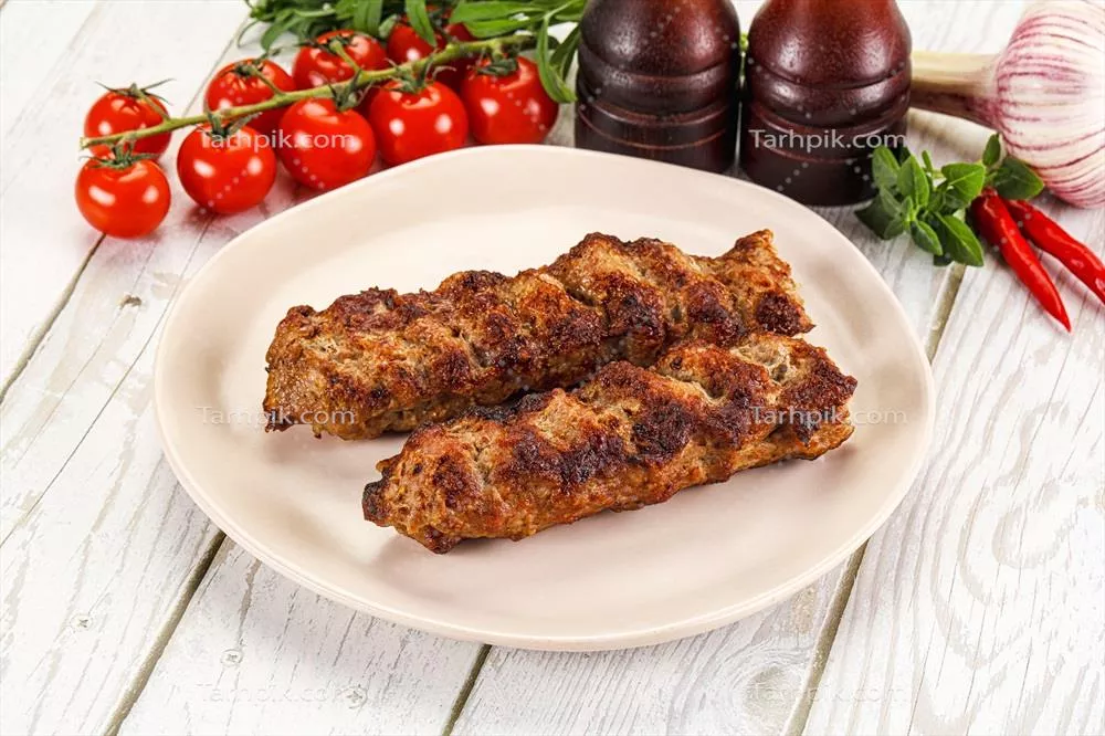 خوردن کباب مرغ دارچینی با گوشت چرخ کرده و ادویه های خوشمزه
