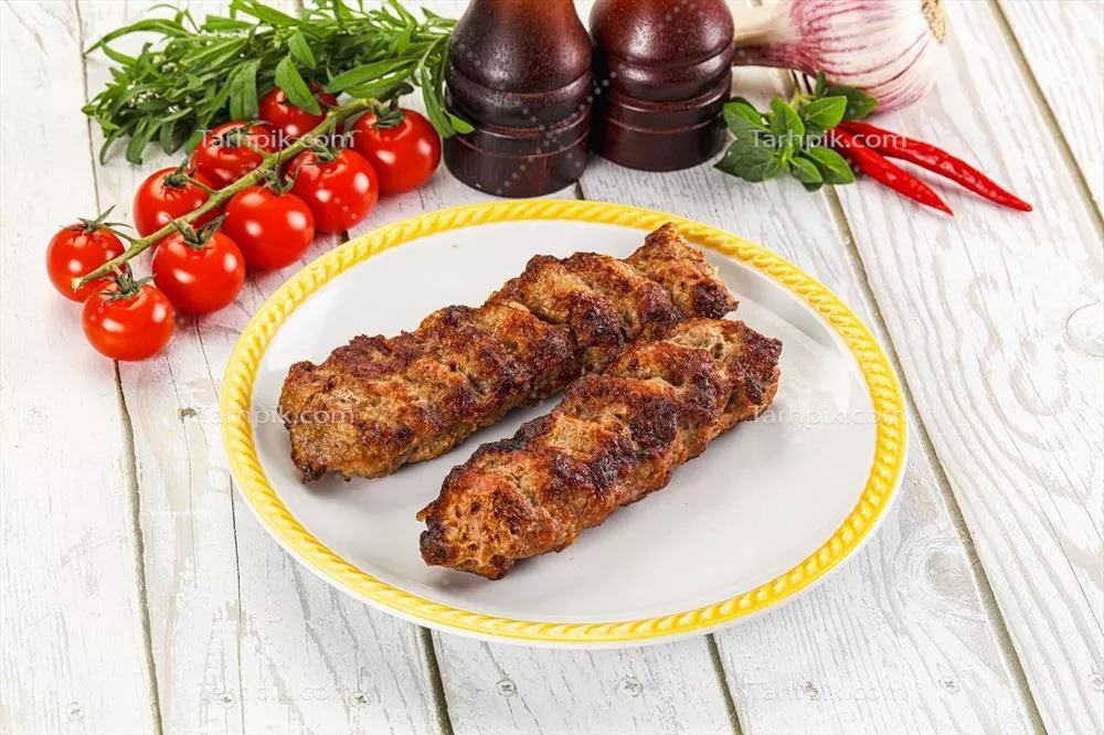چلوکباب مرغ با گوشت چرخ‌کرده و ادویه‌جات خوش‌مزه