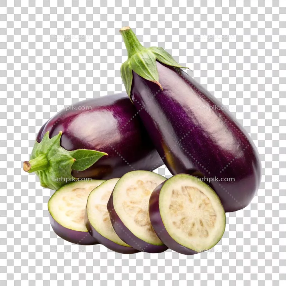 بادمجان تازه با برش‌های پخته شده بر روی پس‌زمینه شفاف