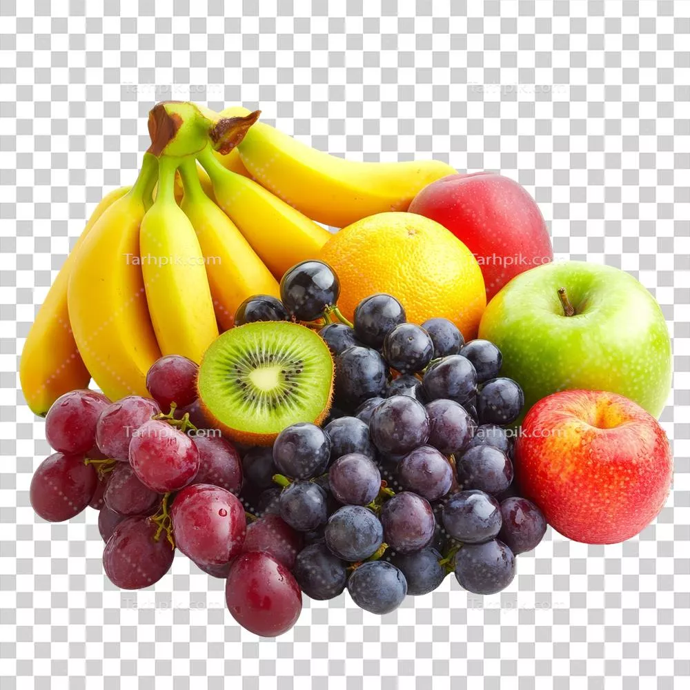 چیدمان هنری میوههای تازه و رنگارنگ شامل موز، سیب، انگور و کیوی بر روی زمینه شفاف