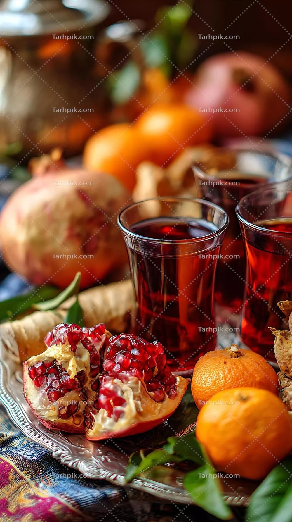 نوشیدنی تازه انار با میوه های تازه و پرتقال های خوشمزه