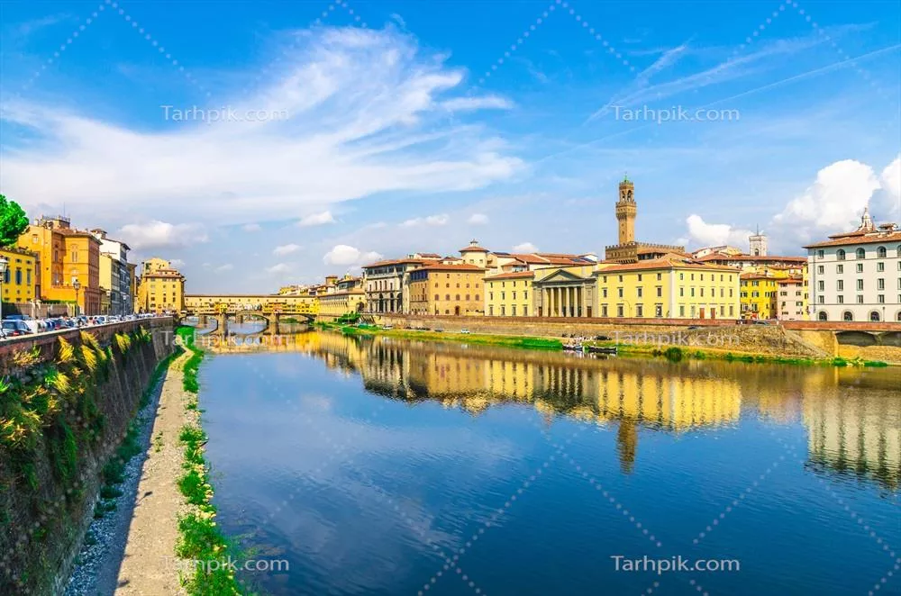 پل وِکیو با ساختمان‌های رنگارنگ و آب آبی در رودخانه آرنو