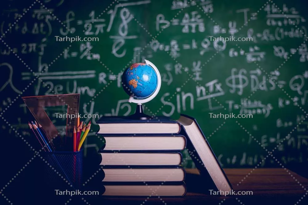 تجهیزات آموزشی شامل تخته‌ها و کتاب‌ها با فضای خالی برای مفهوم آموزش