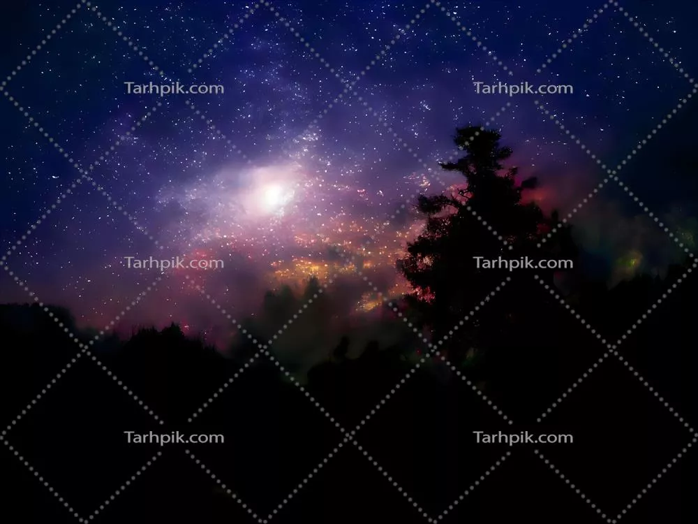 شبهای رویایی کهکشان راه شیری با نور صورتی بر فراز کوه‌ها و آسمان ستاره‌ای زیبا