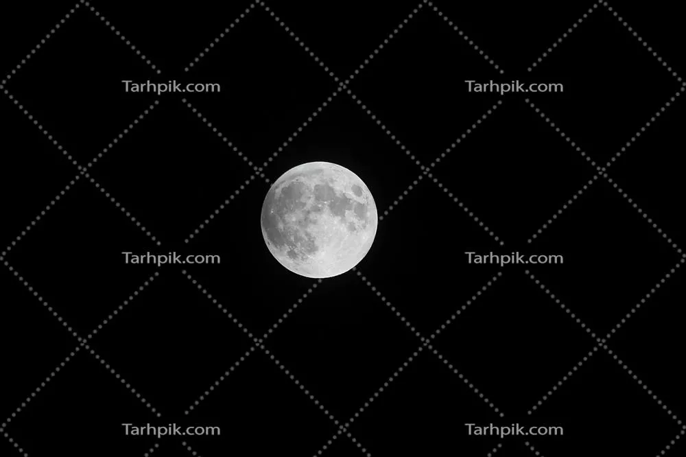 ماه کامل در شب تاریک: زیبایی و رمز و راز ستارگان