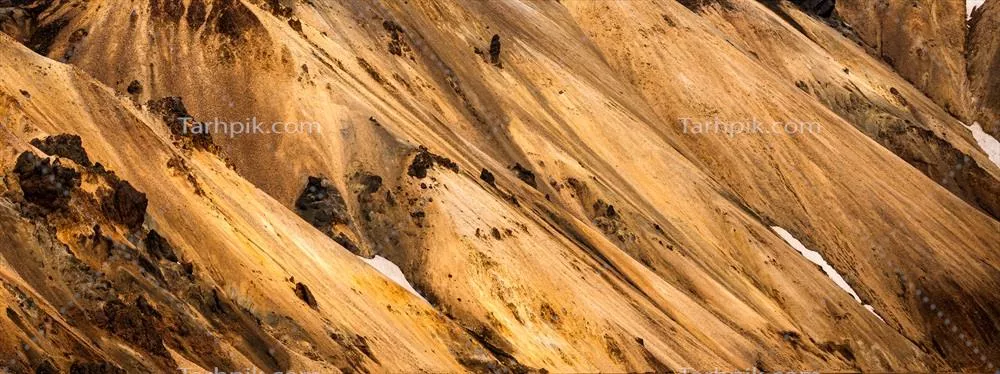 مناظر دیدنی کوه آتش فشانی پوشیده از برف در ذخیرهگاه طبیعی فیجلا باک در هایلندهای ایسلند در لندمانالائوگار