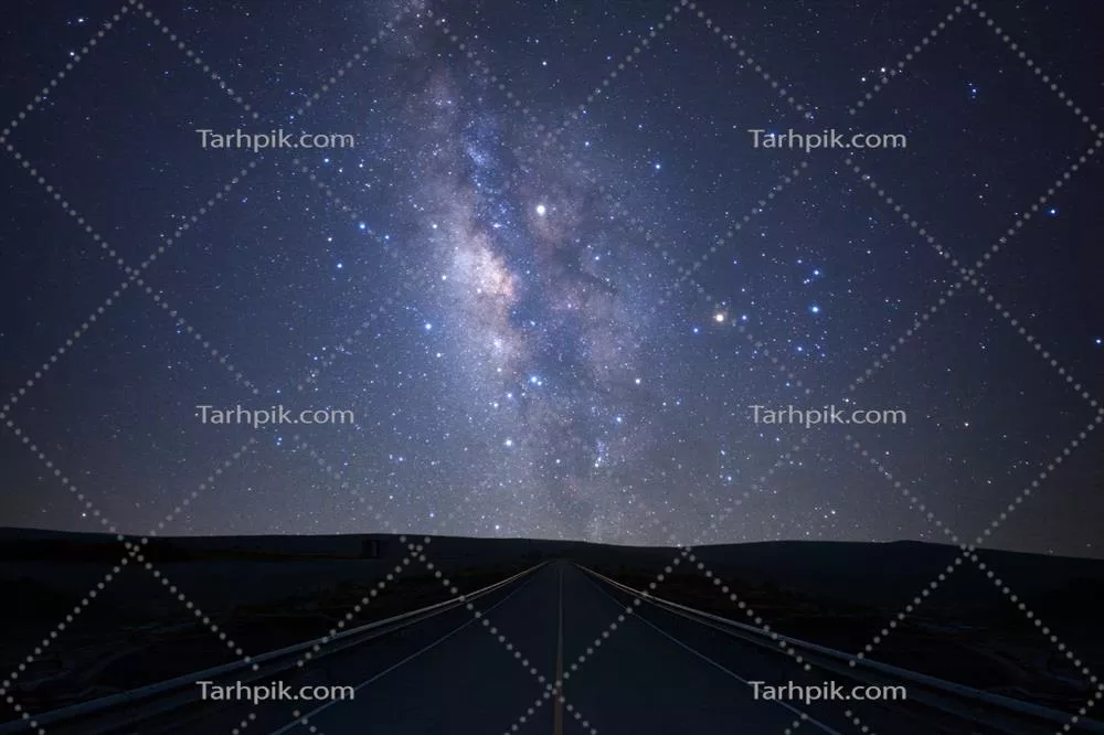 کهکشان راه شیری در آسمان شب: منظره‌ای از ستارگان و غبار کیهانی