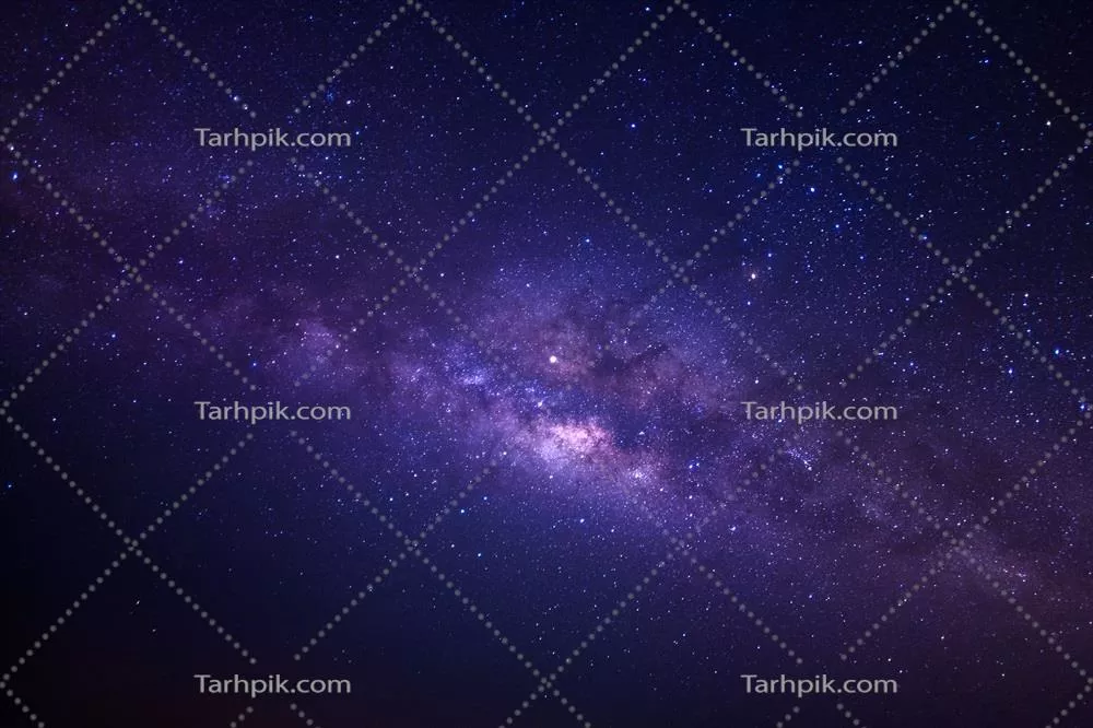 کهکشان راه شیری با ستاره‌ها و غبار فضایی در جهان - عکاسی با مدت زمان طولانی و دانه‌دار