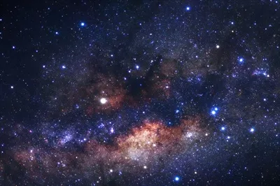 تصاویر زیبای کهکشان راه شیری با ستارهها و غبار فضایی در کیهان به همراه نمای طولانی با دانههای دانهای