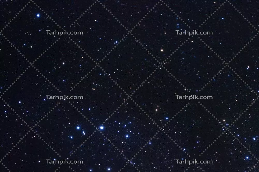 آسمان پرستاره و کهکشان راه شیری با غبار فضایی و ستارهها