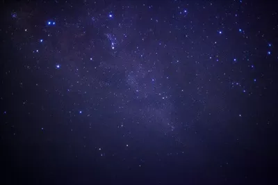 کهکشان راه شیری با ستاره ها و غبار فضایی در طول مدت نوردهی بلند