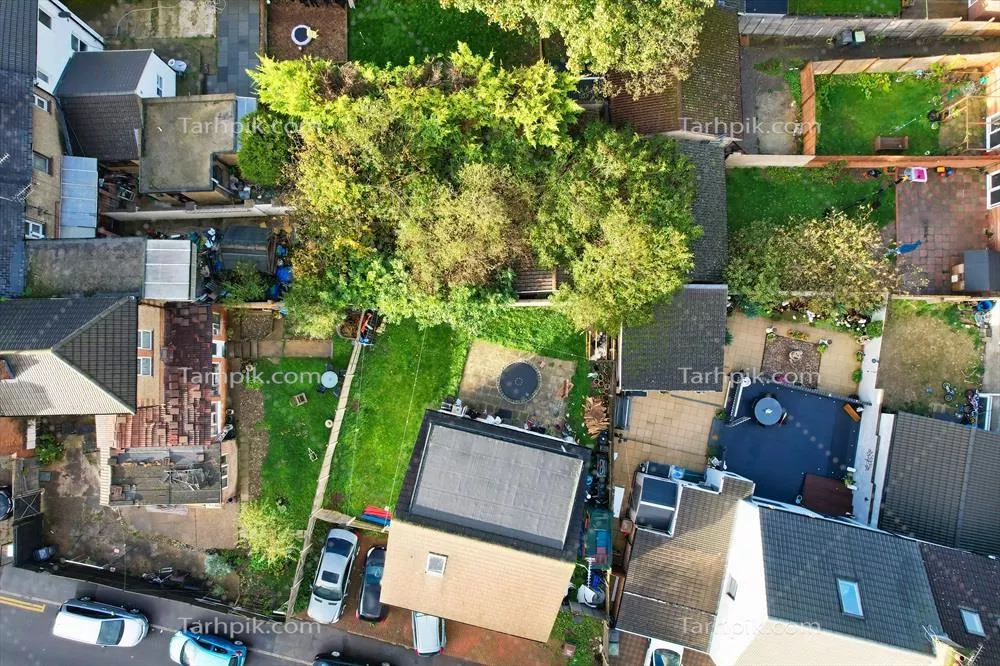 تصویر هوایی از خانه‌های مسکونی بریتانیا در حین غروب آفتاب