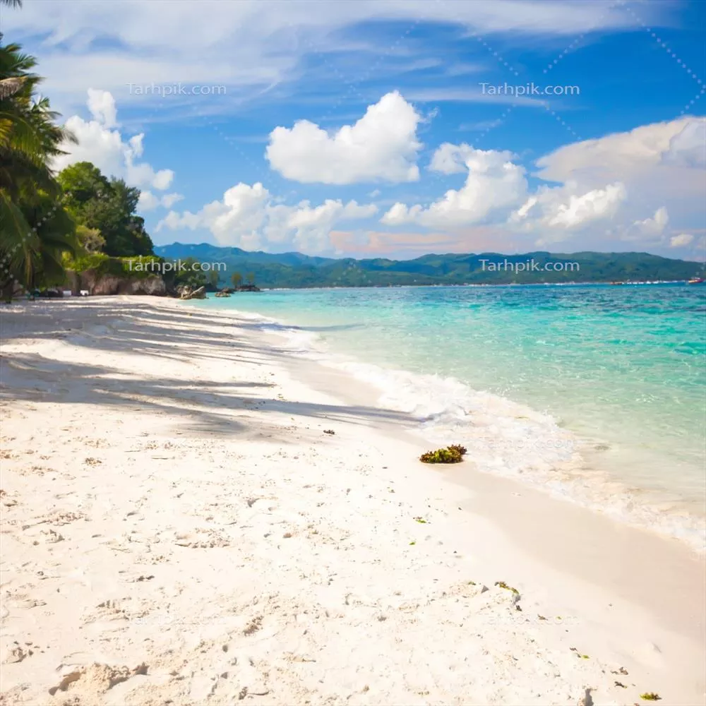 ساحل استوایی ایده ال با آب فیروزهای و ماسههای سفیدی چشمنواز