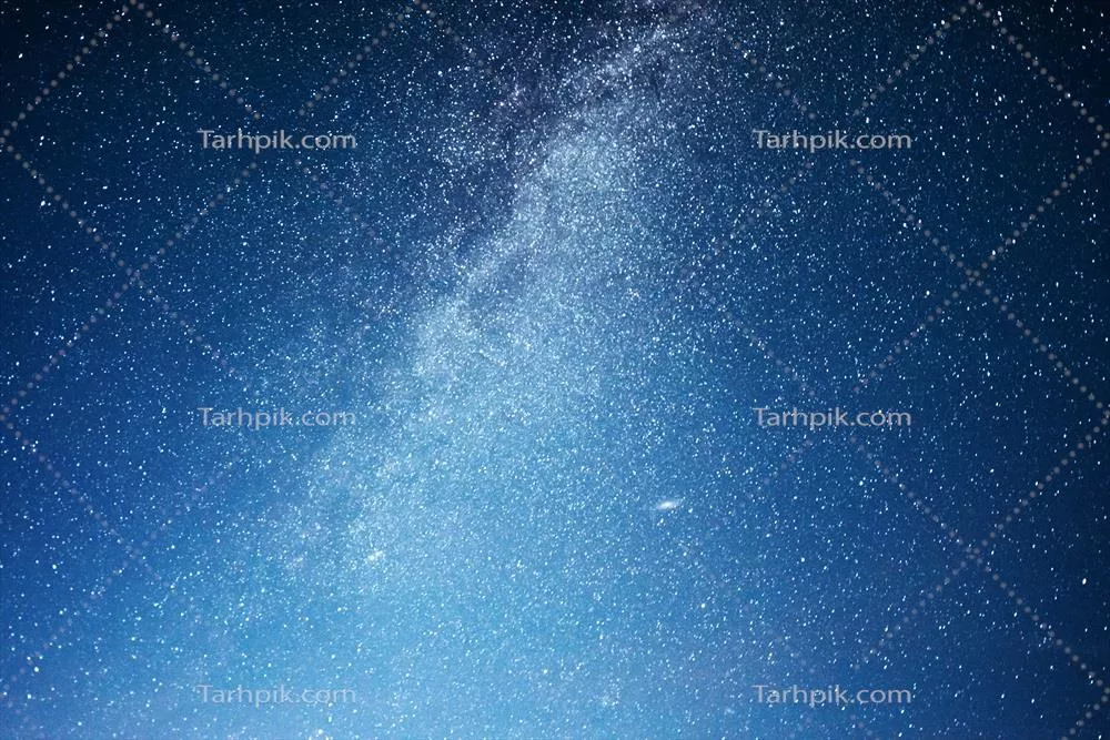 آسمان شب پر جنب و جوش با ستاره ها، سحابی و کهکشان عمیق در نجوم