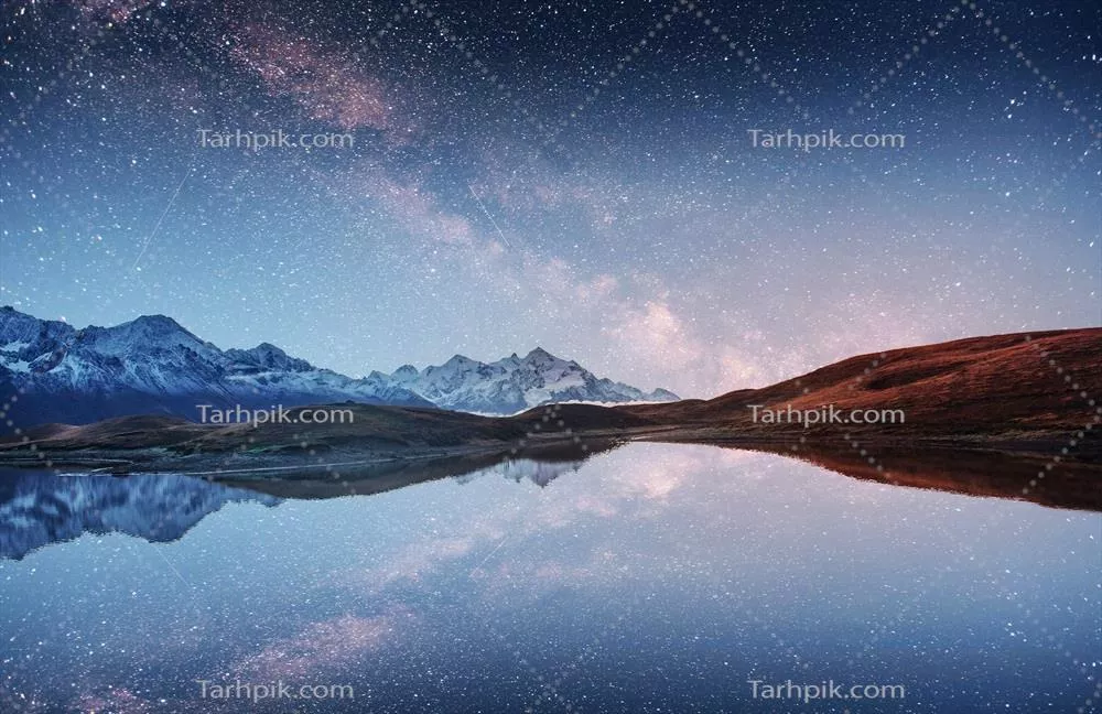 آسمان پرستاره شگفتانگیز و کهکشان راه شیری در شب های پرنور