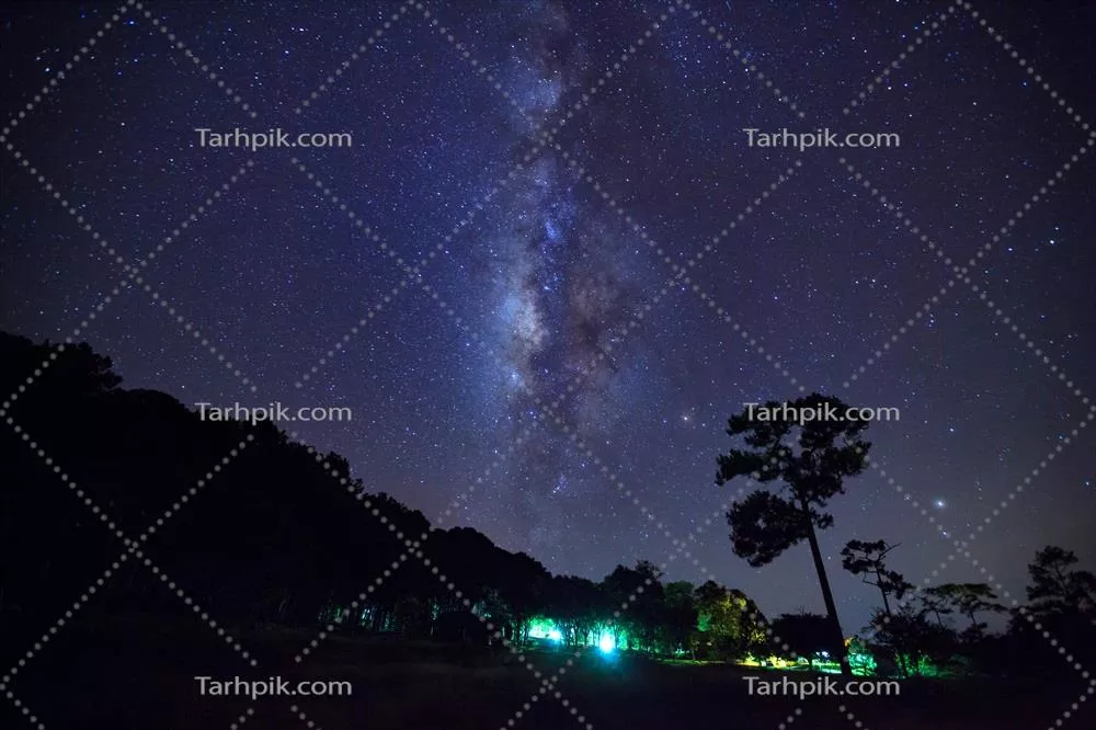 تصویری زیبا از کهکشان راه شیری و منظره ستاره‌ای با گرد و غبار فضایی