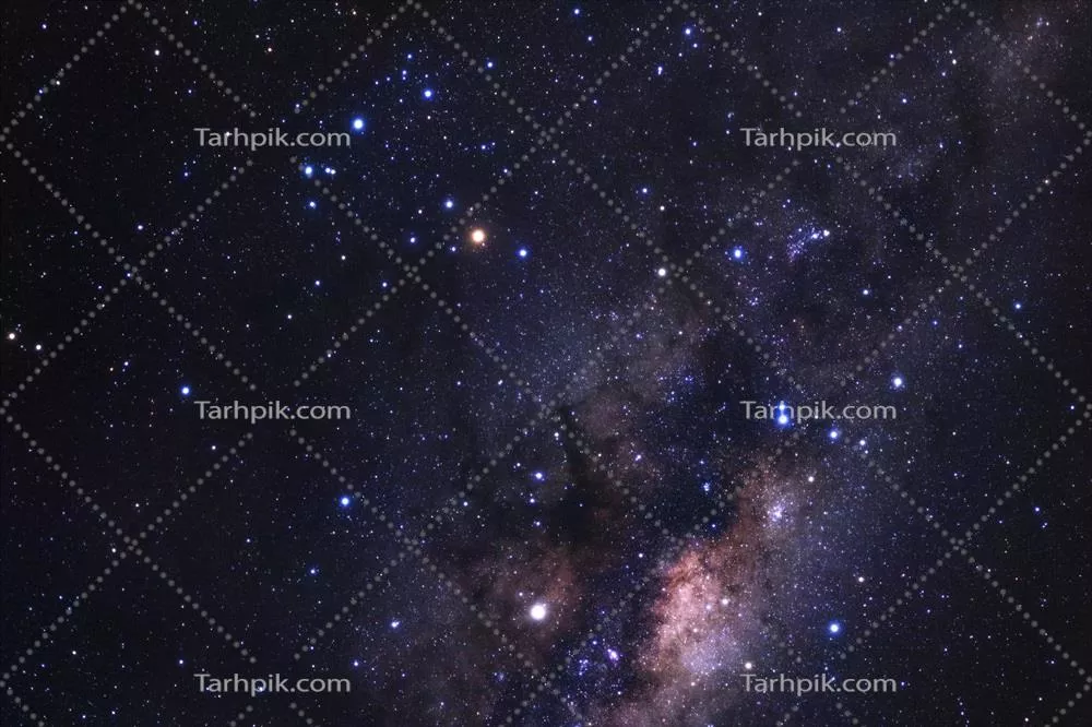 کهکشان راه شیری با ستاره ها و گرد و غبار فضایی در کیهان