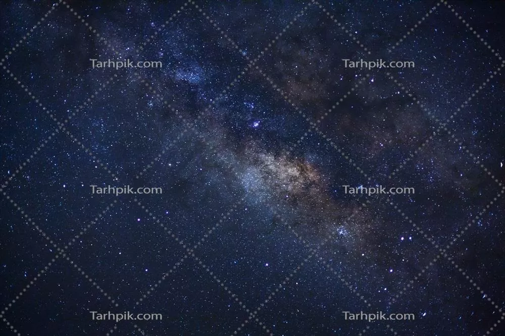 تصویر نزدیک از کهکشان راه شیری با ستارگان و گرد و غبار فضایی در کائنات
