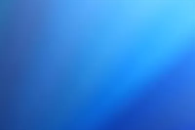 پس‌زمینه آسمانی با رنگ آبی کمرنگ و گرادینت نرم و محو شده