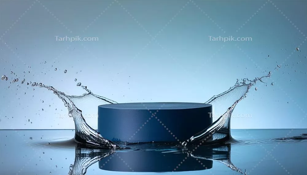 مدل فرضی جایگاه آبی خالی با پاشش آب در پسزمینه گرادیانی برای نمایش محصولات