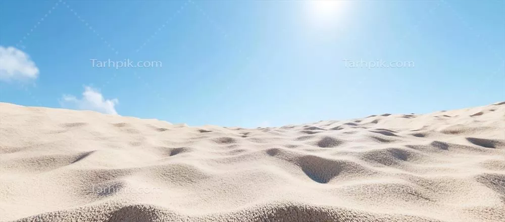 منظر تپه‌های شنی با آسمان آبی در پس‌زمینه بیابانی