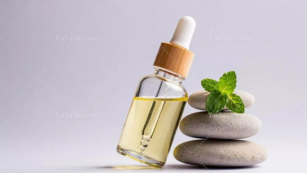 بطری روغن آروماتراپی با سنگ‌ها و برگ‌های نعناع