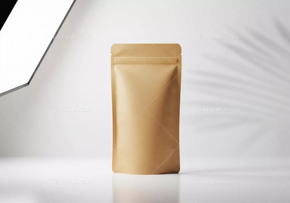 نمونه کیسه کاغذی کرفت با سایه برگ نخل بر روی پسزمینه سفید
