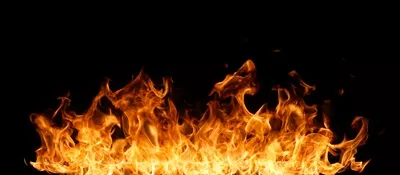 آتش و شعلهها بر روی پسزمینه سیاه: زیبایی و خطر عوامل آتشسوزی