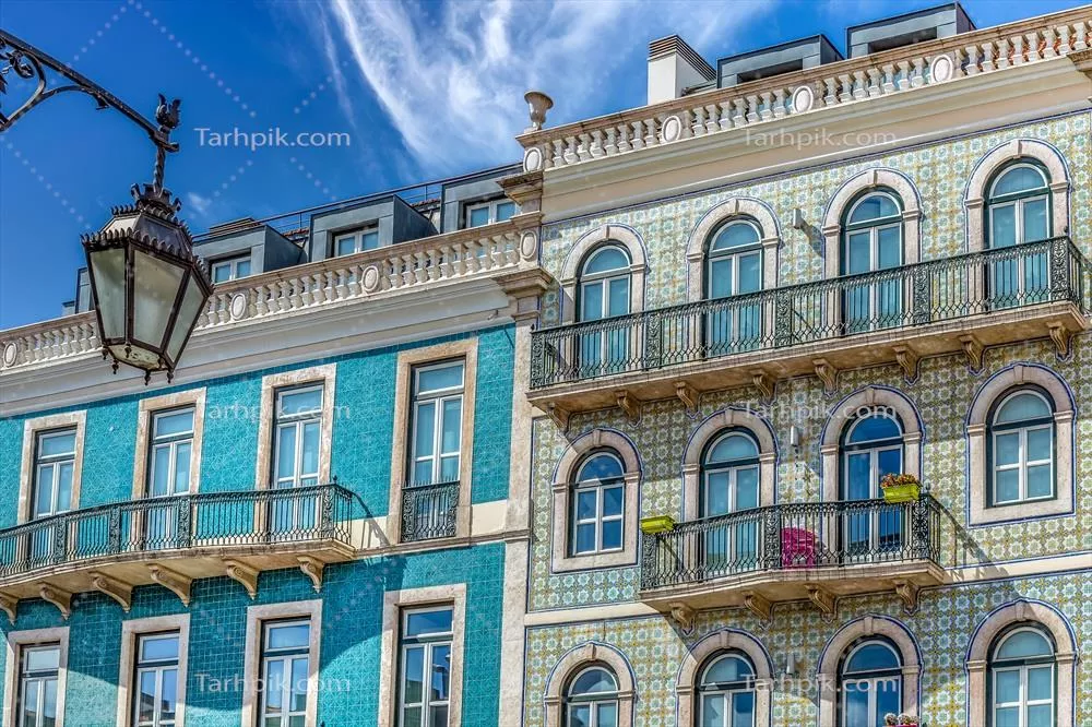 معماری سنتی پرتغالی و ساختمان های رنگارنگ در مرکز تاریخی لیسبون