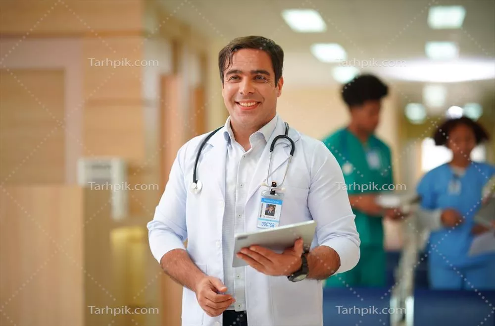 تیم پرستار و پزشک آماده برای یک روز کاری موفق و همکاری میان پزشکی