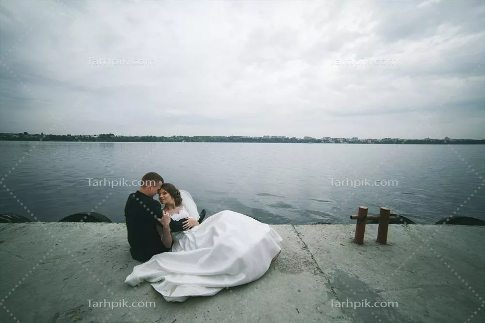 پرتره ای زیبا از یک زوج متأهل با جذابیت و عشق در چهره ها