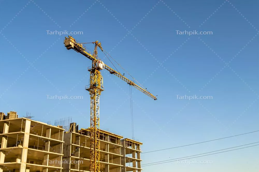 جرثقیل بزرگ فولادی در محل ساخت ساختمان مسکونی