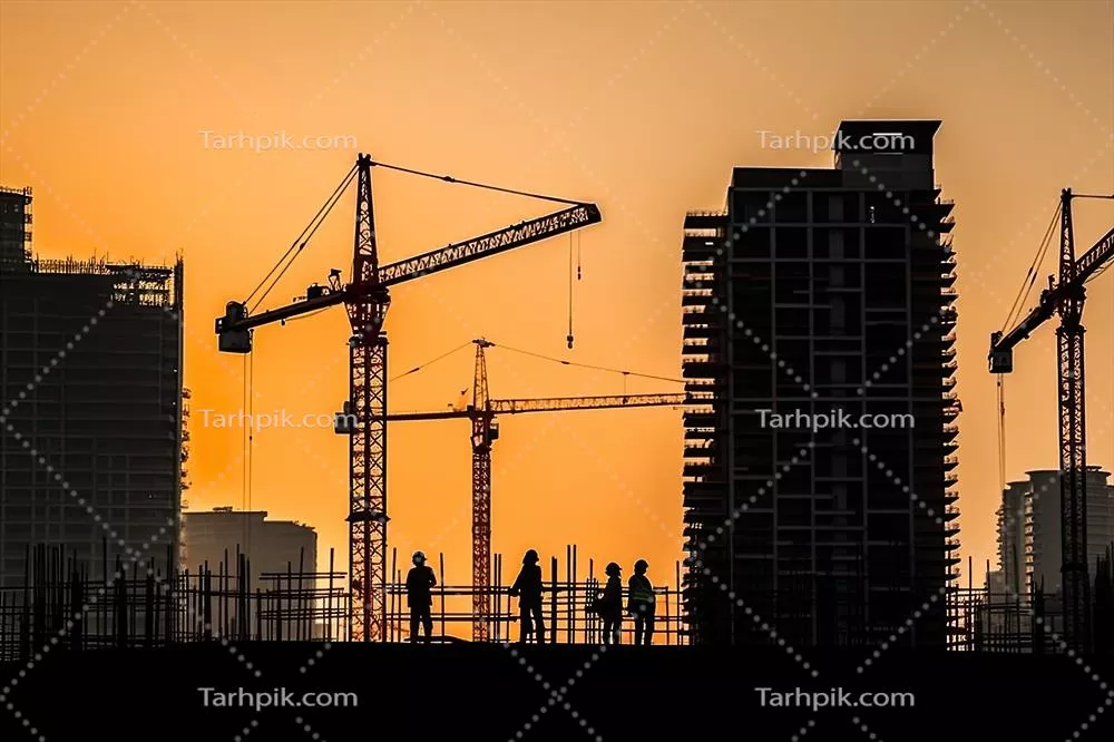 سیلوئتهای مهندسان در سایت ساختمانی در غروب آفتاب با استفاده از هوش مصنوعی
