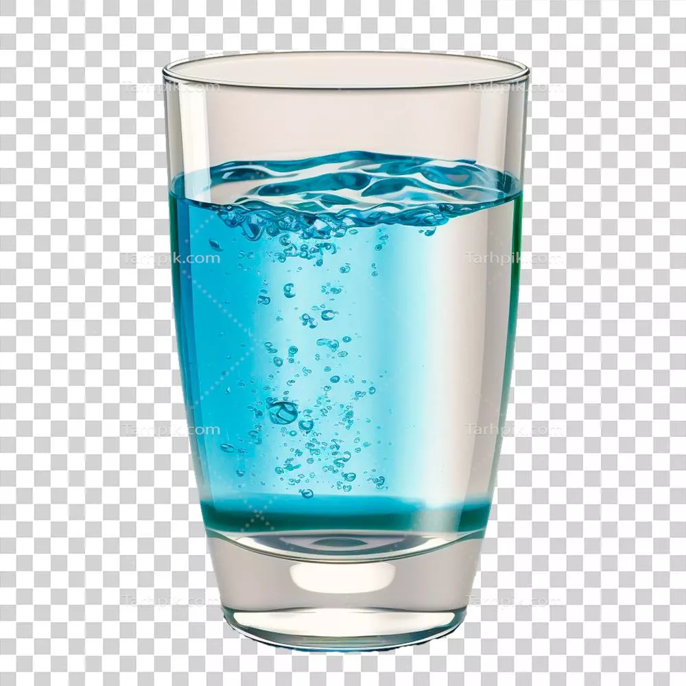 تصویر یک لیوان شفاف پر از آب با جزئیات زیبا و جذاب