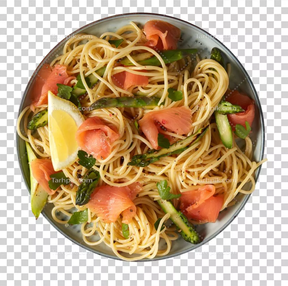 اسپaghetti پاستا پخته شده برش خورده با پس‌زمینه شفاف و جداگانه