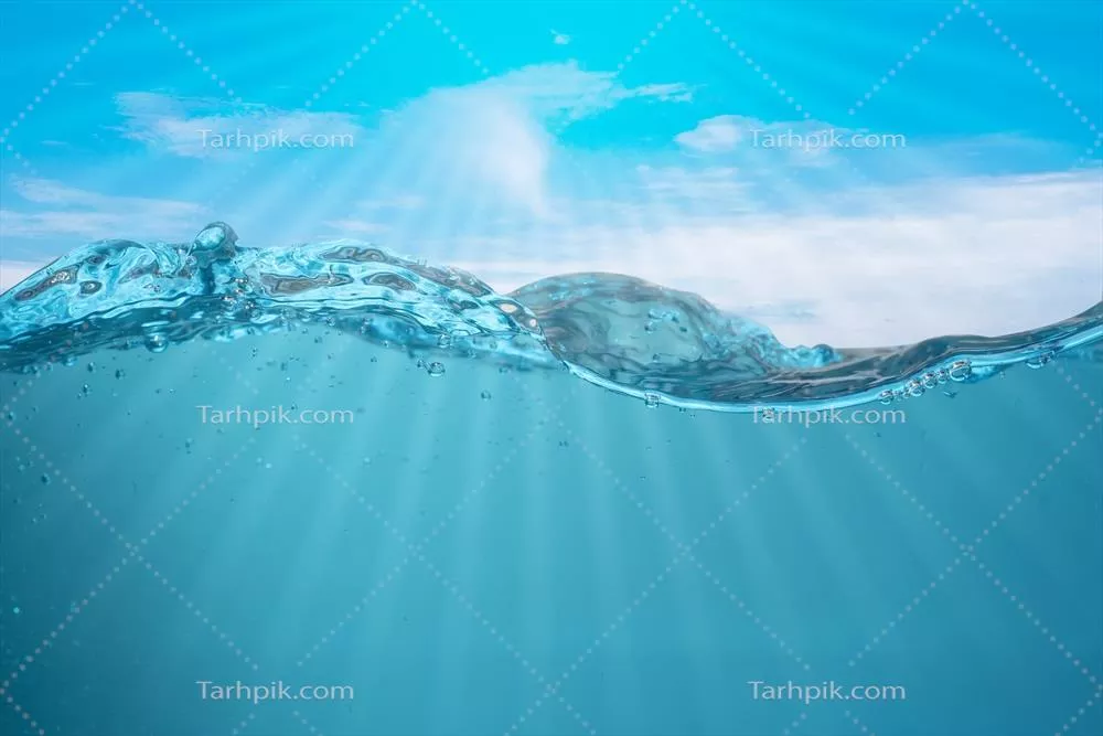 امواج آبی دریا که بخارشان متوقف شده و حباب های جداگانه بر روی پس زمینه سفید