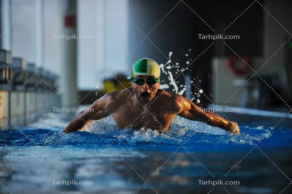 شناگر در استخر: تجربهای متفاوت از ورزش و آرامش