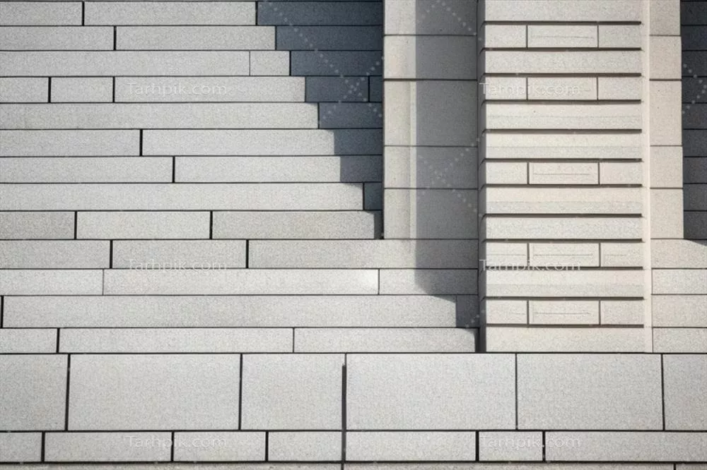 جزئیات معماری برجسته یک بنای یادمانی با پس‌زمینه ای هنری تولید شده توسط هوش مصنوعی