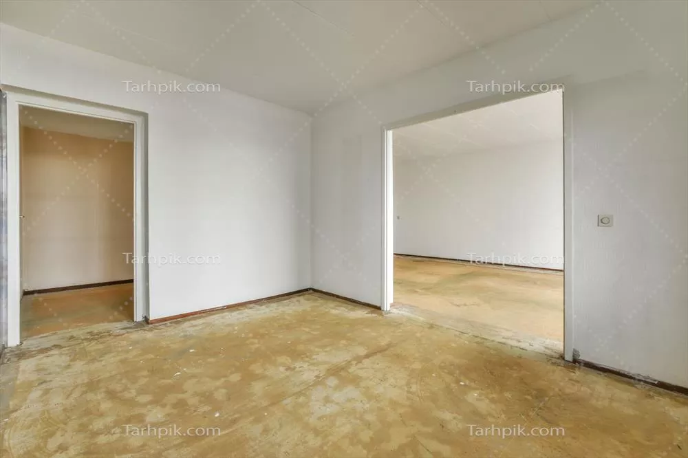 اتاق خالی با دیوارها و کف زرد رنگ: فضایی آرام و دنج