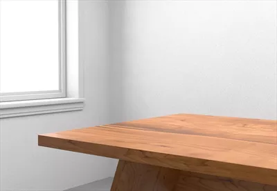 میز چوبی با پسزمینه پنجرهای زیبا و دلنشین
